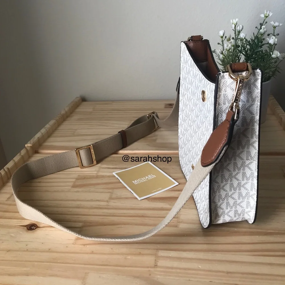 🌼Michael Kors Purse - Picture 3 of 11